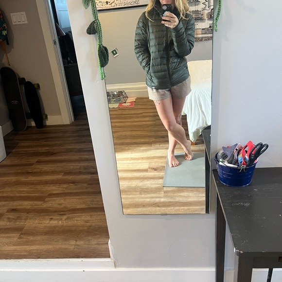 REI Women's Dark Green Puffer Jacket - Picture 6 of 11